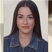 Me defino una persona responsable, resolutiva, inteligente, respetuosa y amable. Profesora para primaria.