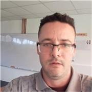 Soy profesor de matemática y de física.
Que le guste el conocimiento como alegría.