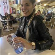 Soy licenciada en psicopedagogía por lo q me desenvuelvo adecuadamente con los niños. Puedo impartir alguna materia de letras