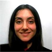 Profesora de español, graduada en filología hispánica, fluente en francés, inglés e italiano