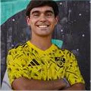 Entrenador desde hace 3 años y jugador en activo con mucha ilusión de enseñar todo lo bonito de este deporte y así hacerte mejor.