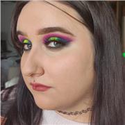 Puedo dar clases a pequeños ya sea de matemáticas, lengua e inglés. Mi principal vocación es el maquillaje y la estética pero me encanta enseñar