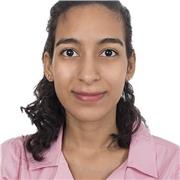 Ingeniera industrial que ofrece apoyo escolar para niños