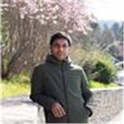 English speaker offers management courses for mba students