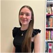 Soy estudiante de Educación Primaria en Blanquerna; responsable, ofrezco apoyo escolar a niños de 6 a 12 años.