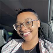 Professeure proposant des cours de français pour la primaire