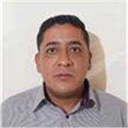 Profesor de fútbol imparte clases de soccer