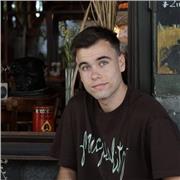 Soy un chico paciente al que le gusta enseñar y disfruta ver como surte efecto lo aprendido por las personas a las que enseño