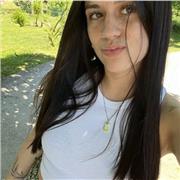 Soy estudiante, tengo un nivel de inglés del B1, y mucha maña con los niños