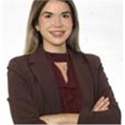 Graduada en derecho y actualmente cursando un doble master de abogacía enfocado al mundo digital. 