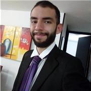 Profesor de ciencias sociales y humanas a estudiantes de bachillerato