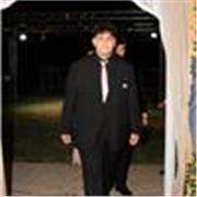 Profesor de inglés que imparte clases a niños de entre 8 a 12 años