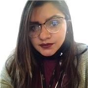 profesora de arte clase a niños de todas las edades