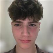 Estudiante de Barcelona con alto rendimiento escolar. Tengo nivel de 3º de la ESO y puedo ayudar fácilmente a todos los alumnos