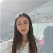 Tutor per ripetizioni di inglese e aiuto con i compiti. Sono pronta ad aiutarti a migliorare la tua conoscenza della lingua