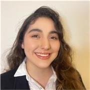 Profesora para todas las edades con facilidad para dar clases a niños utilizando técnicas visuales y con juegos. 