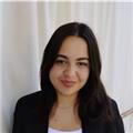 Çocuklar ve yetişkinler için online İngilizce dersleri veren, iletişim odaklı öğretim yaklaşımına sahip İngilizce Öğretmeni.