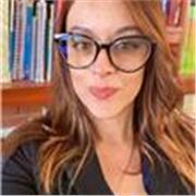 Maestra de inglés con más de quince años de experiencia impartiendo clases para niños y adultos