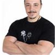 Entrenador personal con más de 6 años de experiencia profesional. Máster en deporte.