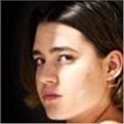 Diplomata Accademia d’arte drammatica, ho eseguito innumerevoli internship in paesi anglofoni e il mio livello di inglese è ottimo