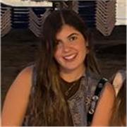 Profesora de lengua imparte clases para niños de todas las edades