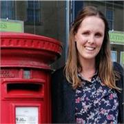 Professeure et traductrice bilingue, d'origine britannique, j'ai 15 ans d'expérience dans l'enseignement de l'anglais.