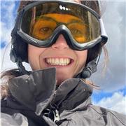 Estudiante con conocimientos recientes de física de segundo de bachillerato.