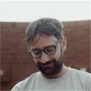 Insegnante di pianoforte laureato in pianoforte e composizione jazz