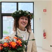 Diplomata in lingue e laureata in filosofia, offro ripetizioni e aiuto compiti a ragazzi di elementari e medie in tutte le materie