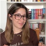 Soy trabajadora social especializada en menores. Ayudo con problemas de aprendizaje, enseñando herramientas básicas y complejas.