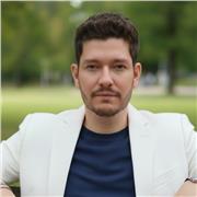 Profesor experto en inglés práctico para adultos y jóvenes con método claro y resultados reales