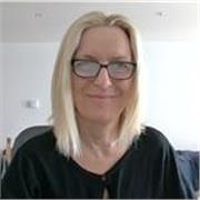 I am a native, qualified and very experienced english teacher, both in the classroom and online. :-)