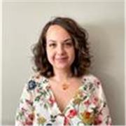 Soy trabajadora social especializada en menores, con experiencia en técnicas y habilidades para tratar con niños y jóvenes. 