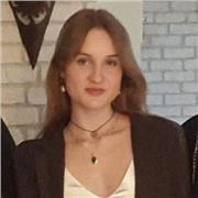 Diplômée du baccalauréat au lycée La Bruyère, je suis actuellement en première année à l'école de Management Léonard de Vinci