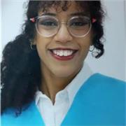 Profesora graduada en bachillerato de artes escénicas, música y danza con más de 5 años de experiencia en baile urbano