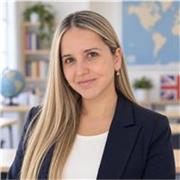 Profesor de inglés que imparte clases a personas de todas las edades