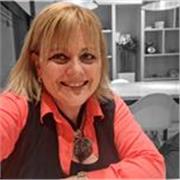 Profesora nacional de Castellano,  Literatura  y Latín. Maestranza en Literaturas Comparadas 