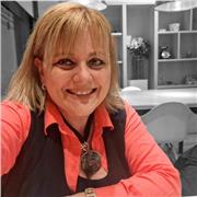 Profesora nacional de Castellano, Literatura y Latín. Maestranza en Literaturas Comparadas