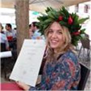 Insegnante certificata di vinyasa yoga, Hatha yoga, Yin yoga, Acroyoga, pranayama e meditazione offre lezioni per tutti i livelli