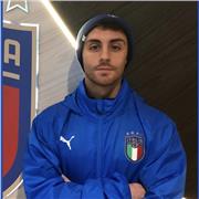 Docente di educazione fisica che impartisce lezioni sul corpo umano, sul movimento e sulla metodologia dell’allenamento