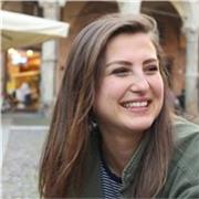 Laureata in giurisprudenza impartisce lezioni di diritto penale, civile, costituzionale, amministrativo e altro su richiesta