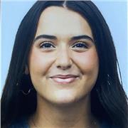 Profesora titulada en Traducción e Interpretación preparada para enseñar inglés, italiano, español y euskera.