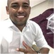 Profesor de deporte que imparte clases a niños de cualquier edad