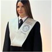 Graduada de Enfermería y estudiante de especialidad EIR