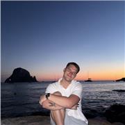 Soy un estudiante de la UMH con conocimientos en inglés. Me gusta tratar con gente y enseñar. Me gustaría dar clase a niños de ESO