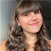 Eine Fränzosisch-Tutor, die Menschen aller Altersgruppen unterrichtet