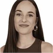 Soy una chica que finaliza su grado en Finanzas y a la que le encanta el trato con alumnos ofreciéndoles la mejor de mis actitudes