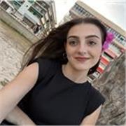 Mi nombre es María y estudió magisterio en la universidad de Alicante. Podría dar clases de refuerzo o clases particulares