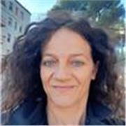 Docente di scuola primaria impartisce lezioni italiano, storia, geografia, matematica