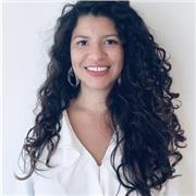 Doy clases de desarrollo de negocios y liderazgo.